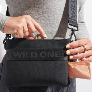 NWT WILD ONE TREAT POUCH WITH WASTE BAG HOLDER IN BLACK